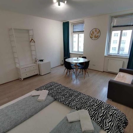 Central Apartment Metro 1 Min. Βιέννη Εξωτερικό φωτογραφία